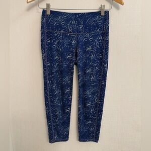 Athleta Capri Zebra Chaturanga Capri Leggings - Blue Gray - Size Extra Small